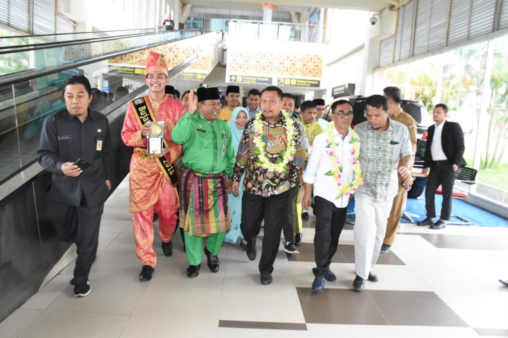 Masyarakat Sambut Gembira Piala  Adipura Tiba di Kampar