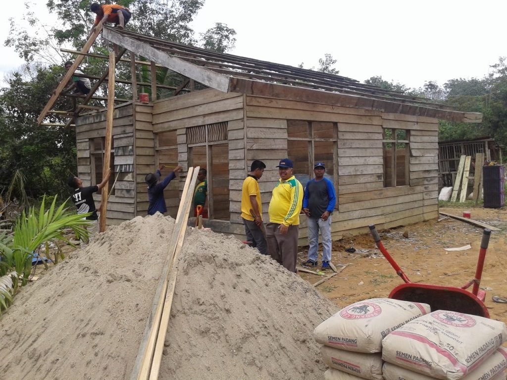 Camat Pangkalan Lesung Adakan Bedah Rumah,Sugiyono Bersyukur Tiada Terhingga