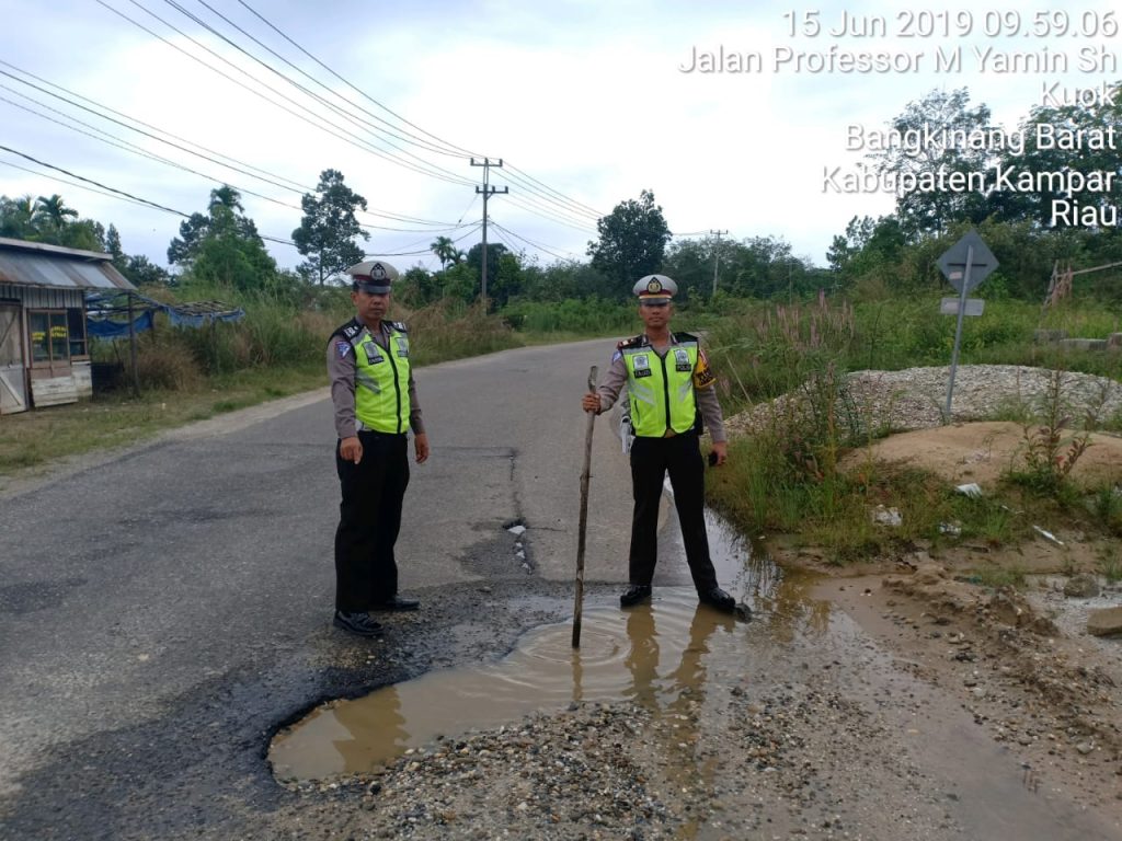 Kasat Lantas Polres Kampar Lakukan Survei Jalan Rusak di Wilayah Hukum Polres Kampar