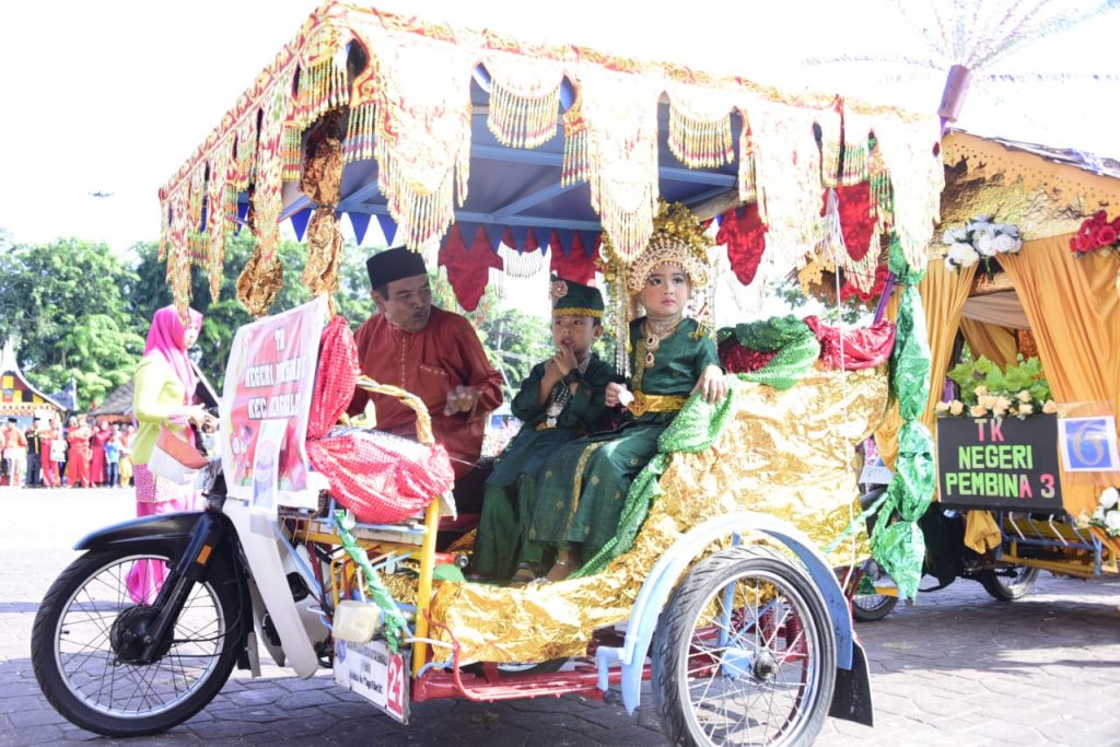 Semarak Karnaval  Budaya Pesona Negeri Junjungan