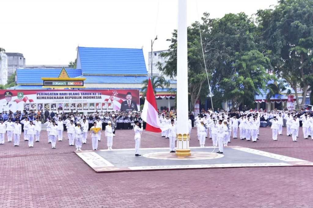 Penurunan Bendera Merah Putih Berjalan Sukses