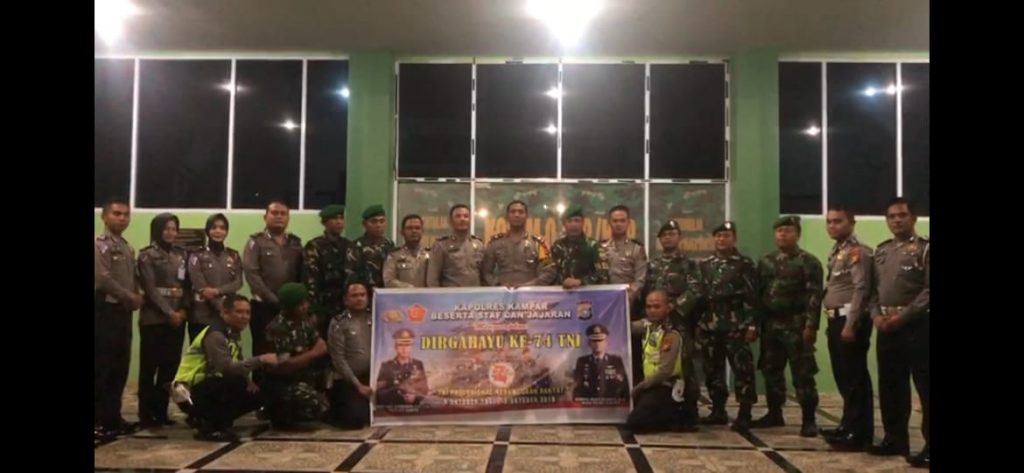 Jelang HUT TNI ke-74, Polantas Polres Kampar Beri Surprise Untuk Anggota Kodim 0313/ KPR