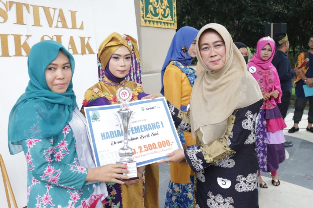 Motif Asam Gelubi juara 1 Festival Batik Siak