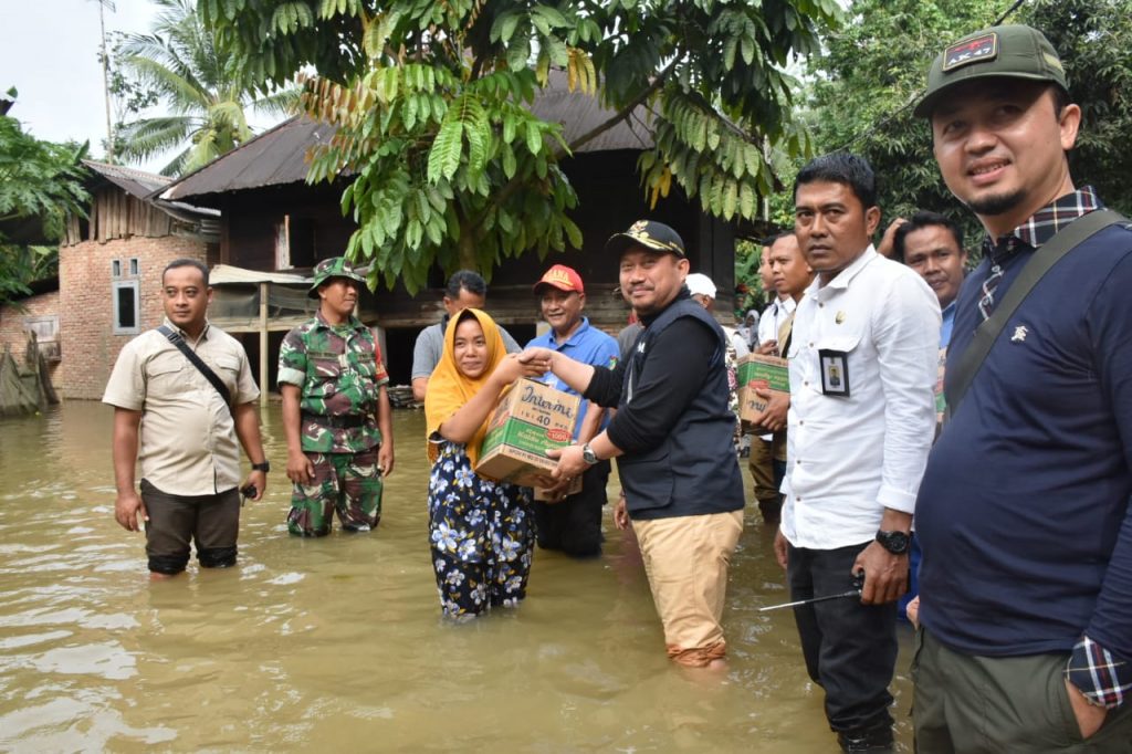Bupati Kampar Tinjau Banjir, Layani Masyarakat Yang Terkena Musibah Semaksimal Mungkin