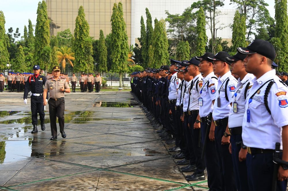 Kapolda Riau Pimpin Upacara HUT Satpam Ke 39