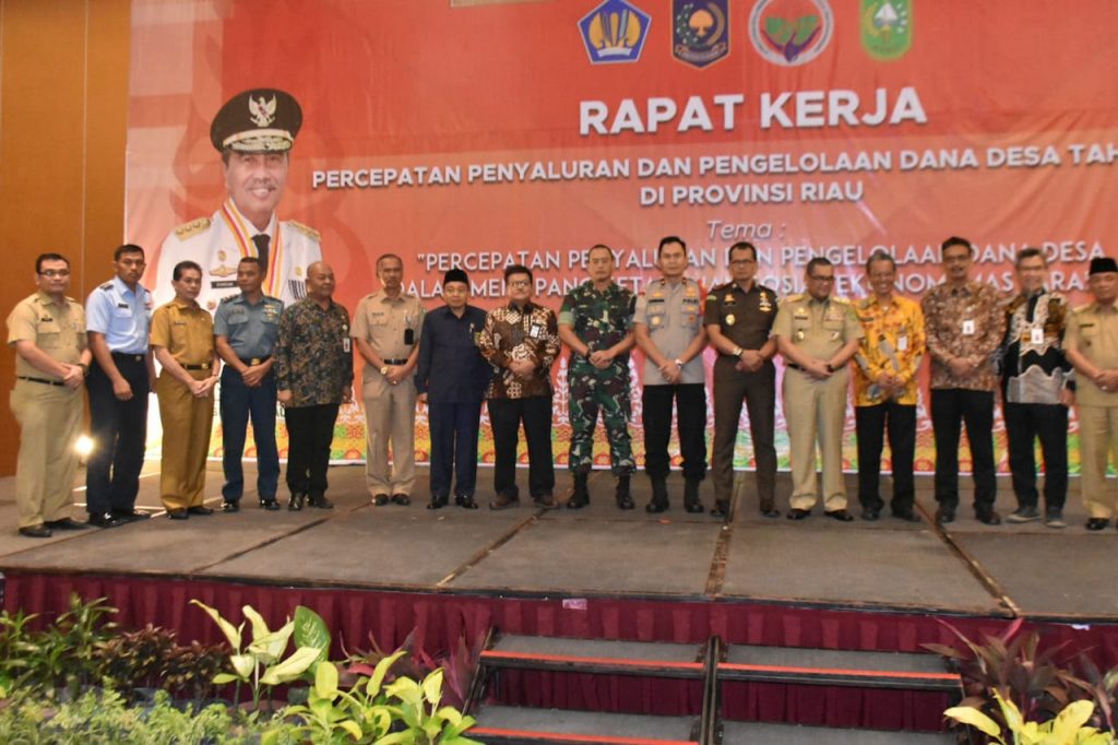 Bahas Pengelolaan Dana Desa Kepala Desa Se Riau Berkumpul di Siak Hulu