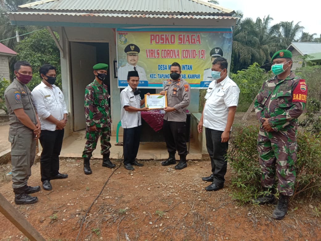 Kapolsek Beserta Danramil Serta Forkopimcam Tapung Hulu Kunjungi Relawan Tanggap Covid-19 di Lima Desa