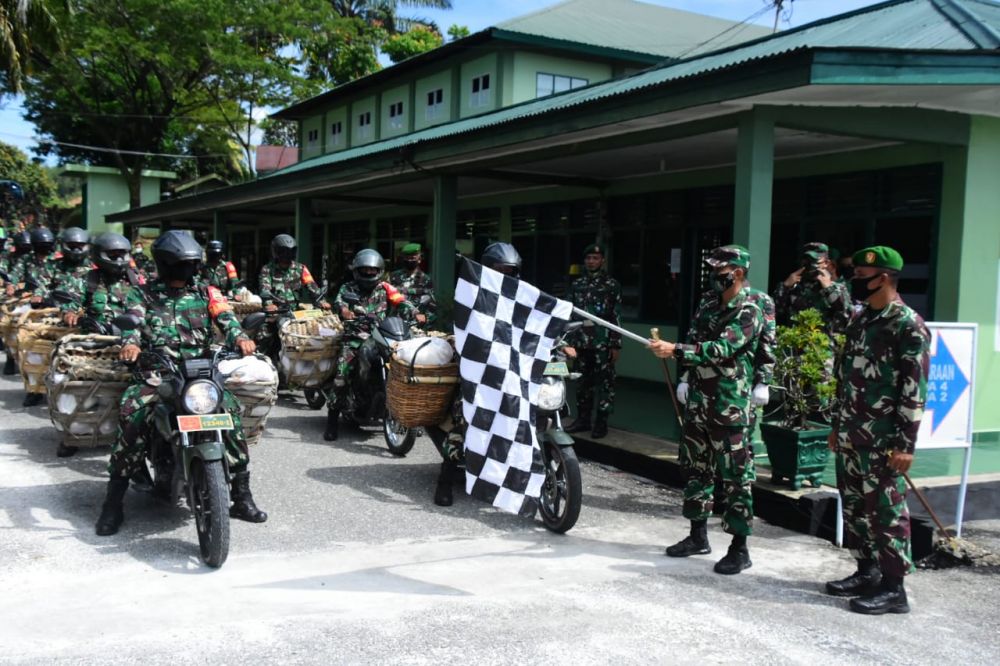 Ringankan Beban,Danrem 031/WB Bantu Masyarakat Riau Terdampak Covid-19