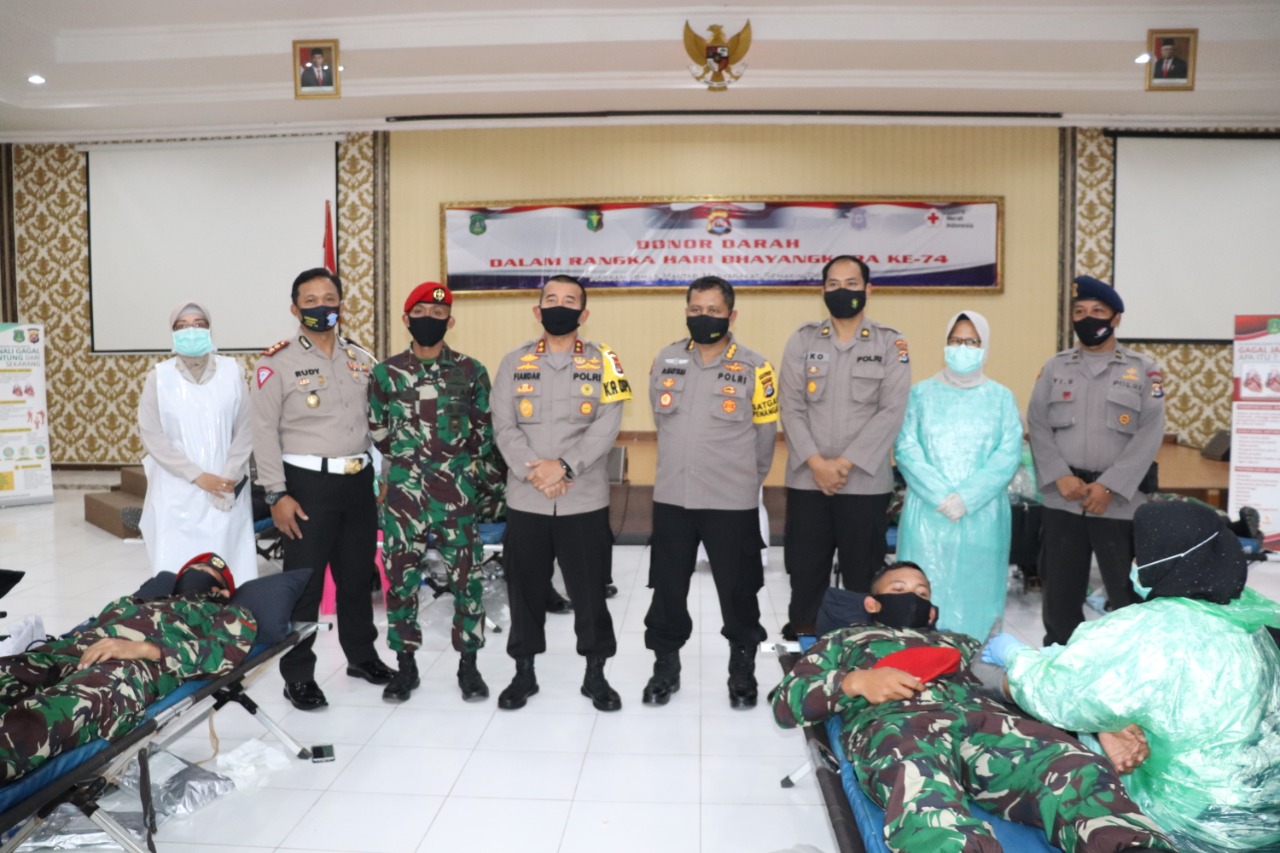 Sinergitas TNI-POLRI Donor Darah Jelang Hari Bhayangkara Ke-74