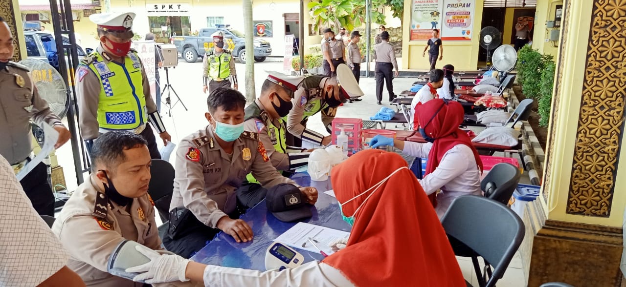 Puluhan Personel Polres Kampar Donorkan Darahnya Jelang Hari Bhayangkara Ke-74