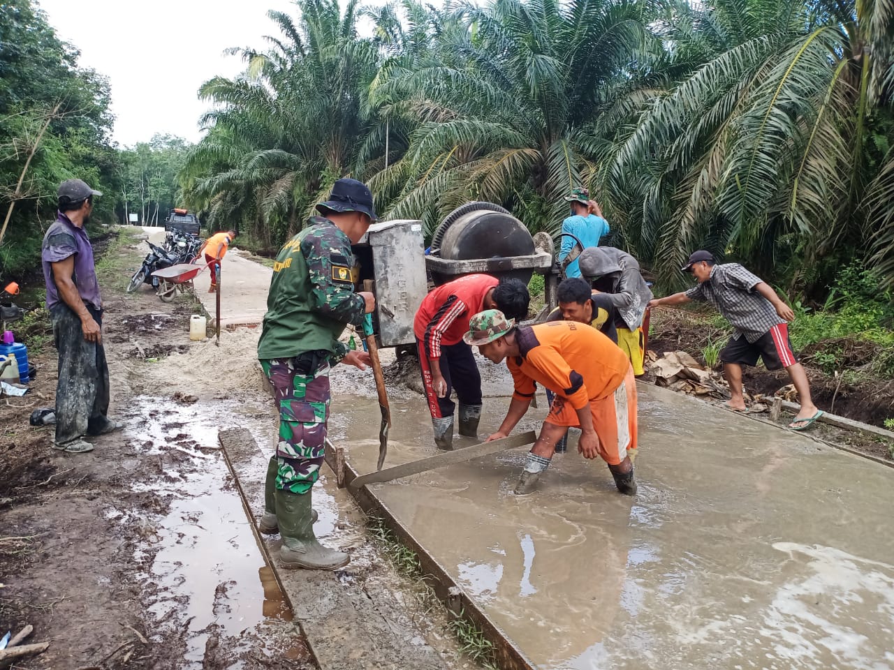 Kepala Desa Temiang Masdar Mengucapkan Terima kasih kepada Satgas TNI