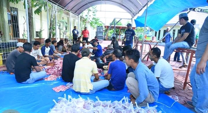 Momentum idul Adha Sekwan DPRD Bengkalis Lakukan Pemotongan Hewan Qurban