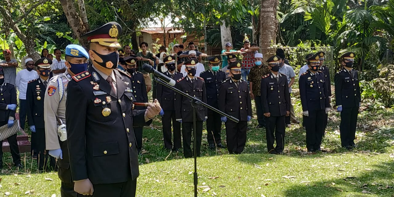 Kapolres Kampar Pimpin Upacara Pemakaman Kanit Sabhara Polsek Tapung AKP Khairulnas