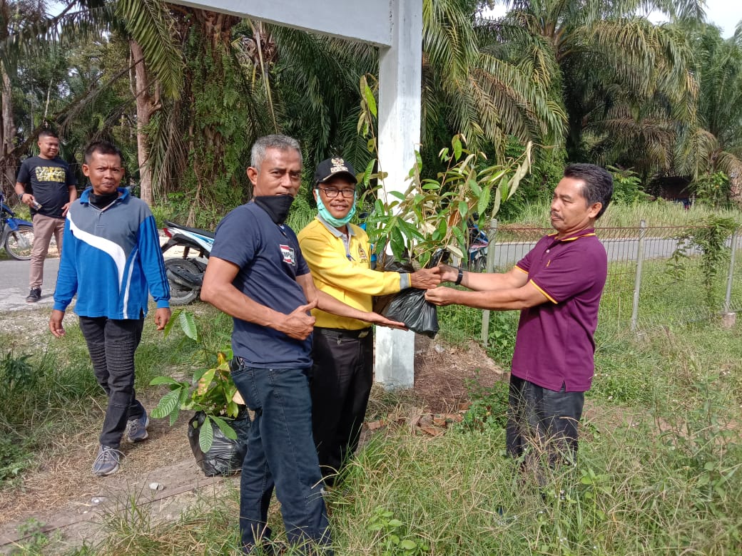 Gerakan Tambang Bersih dan Hijau, Camat dan Masyarakat Lakukan Penanaman Pohon