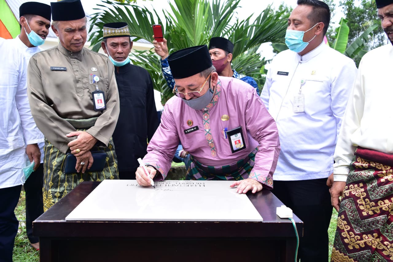 Plh.Bupati H.Bustami HY Meresmikan Masjid Al- Muhajirin Kecamatan Mandau