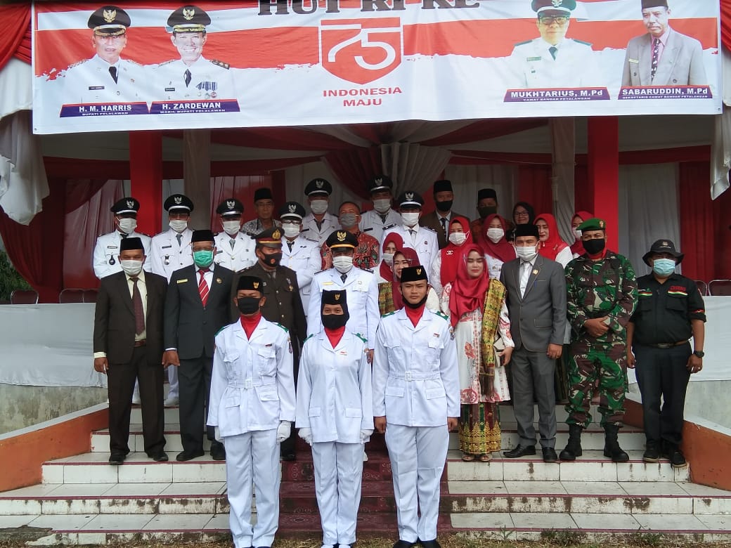 Upacara Bendera HUT RI Ke-75 Tingkat Kecamatan Bandar Petalangan