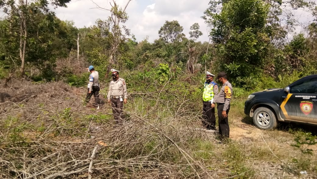 Polsek Pangkalan Kuras Laksanakan Penyebaran Maklumat Kapolda Riau Serta Pengecekan Lokasi Rawan Kebakaran