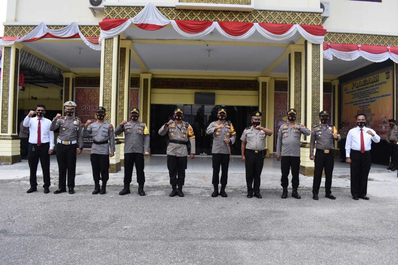 Kapolres Kampar Pimpin Upacara Kenaikan Pangkat Pengabdian Salahsatu Anggotanya