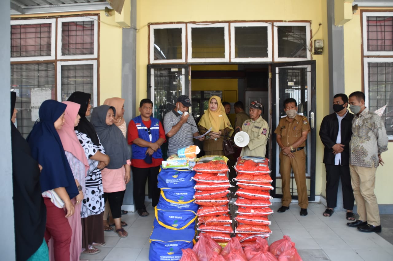 Ketua DPRD Kampar Bantu Masyarakat Tambang Korban Angin Puting Beliung