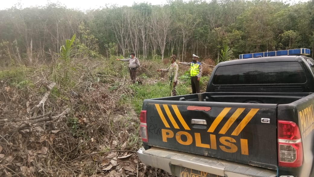 Polsek Pangkalan Kuras Laksanakan Patroli Karhutla Dan Penyebaran Maklumat Kapolda Ria