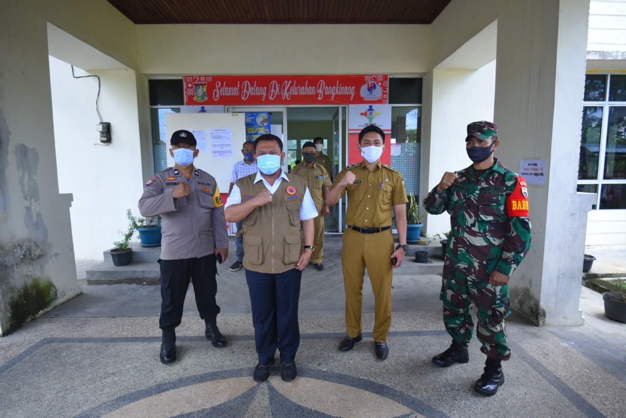 Bupati Kampar Serahkan 91 Bantuan Sosial Beras di Kelurahan Bangkinang