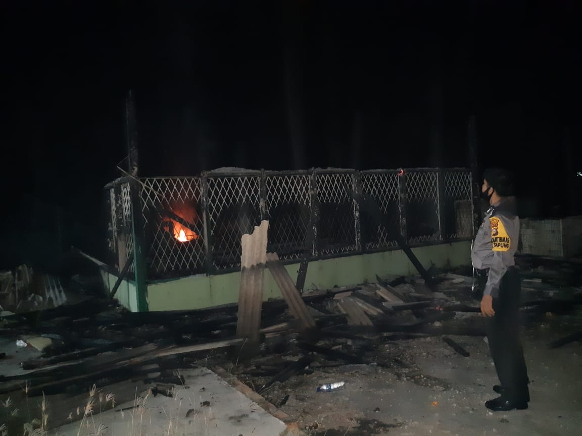 2 Rumah Papan dan 2 Ruko di Desa Bencah Kelubi Tapung Terbakar, Tidak ada Korban Jiwa