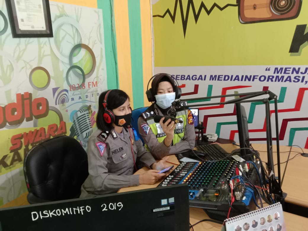 Ops Zebra 2020 : Satlantas Polres Kampar Sampaikan Himbauan Tertib Berlalulintas Lewat Radio dan Medsos