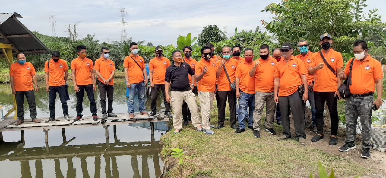 Gelar Acara Silaturahmi, Kapolres Kampar Bagikan Baju Seragam untuk Wartawan Mitra Polres Kampar