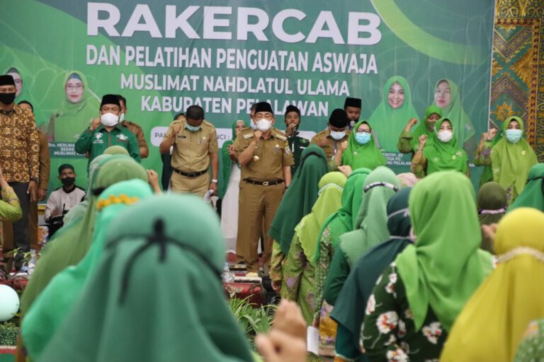 Bupati Harris Harapkan Muslimat NU Prioritaskan Program Kerja Pembangunan SDM Generasi Emas Pelalawan Kedepan