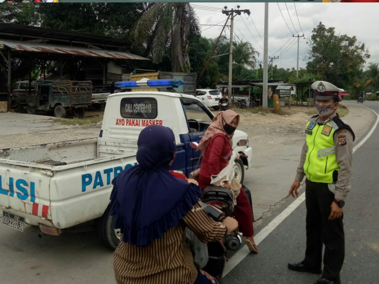 Polsek Pangkalan Kuras Laksanakan Giat Preemtif Himbauan Keselamatan Berlalu Lintas Dijalan Raya