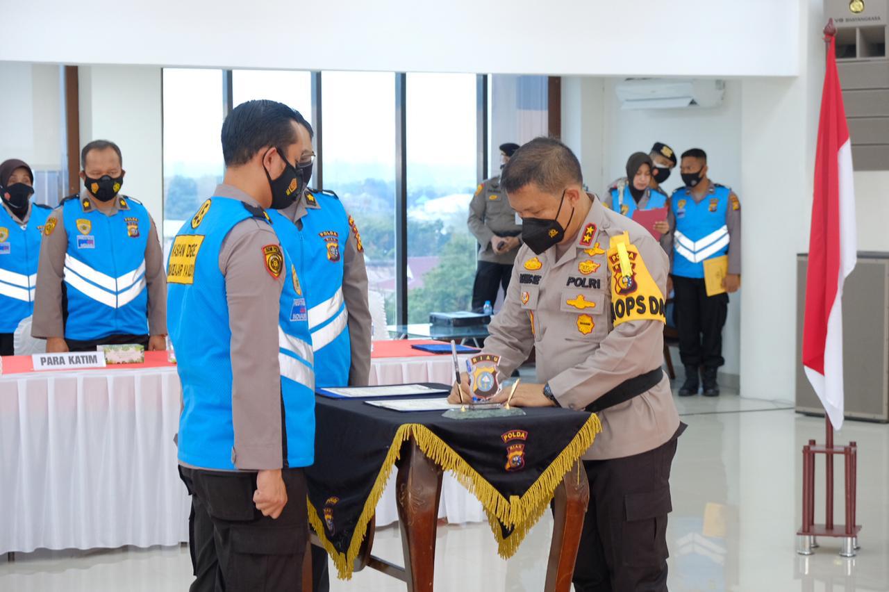 Pastikan Rekruitmen Dengan Prinsip Bersih, Transparan Dan Humanis, Panitia Dan Peserta Tanda Tangani Pakta Integritas dihadapan Kapolda Riau