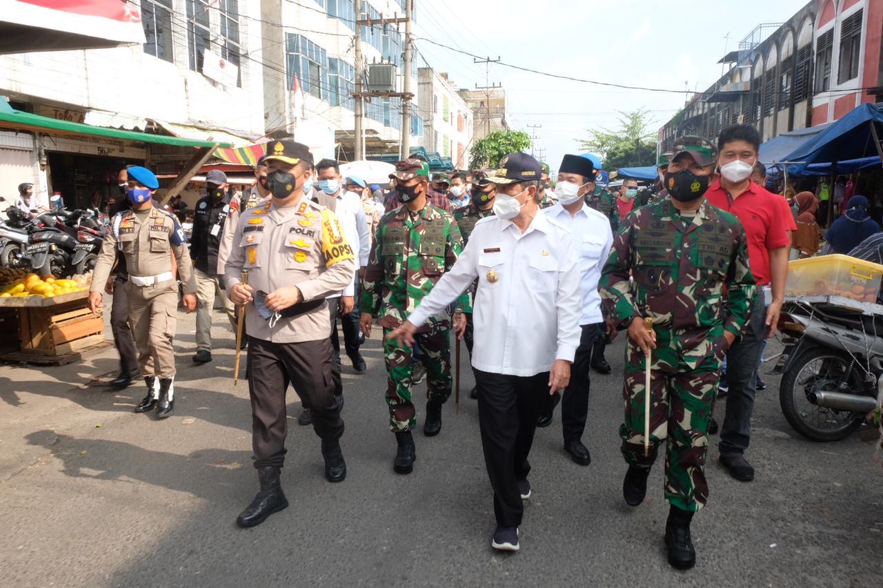 Ajak Gubernur, Kapolda Riau dan Pangdam I BB Taja Kegiatan Peduli Masyarakat CegahCovid-19, Bagikan 2 Ton Beras Dan 15.000 Masker