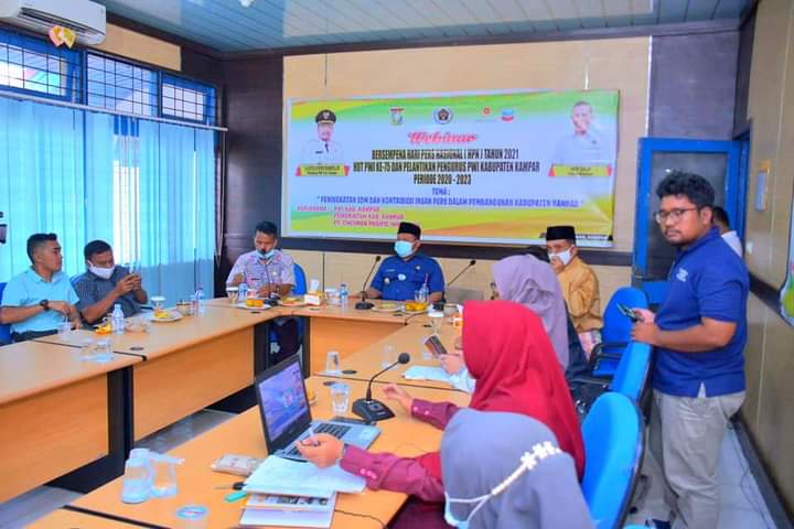 Bupati Kampar Hadiri Webinar HPN Tahun 2021 Dan HUT PWI Kabupaten Kampar Ke-75