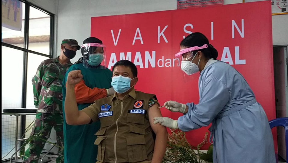 Sekda H.Abdul Haris Menjadi Penerima Pertama Vaksin Sinovac Di Kalangan Pejabat Publik Rohul