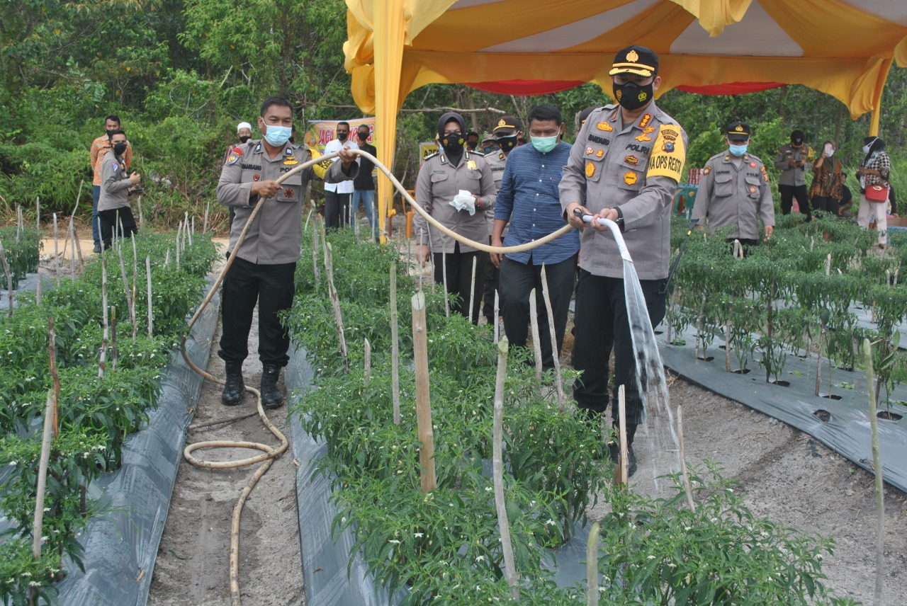 Kapolresta Pekanbaru Sambangi Kampung Tangguh Okura