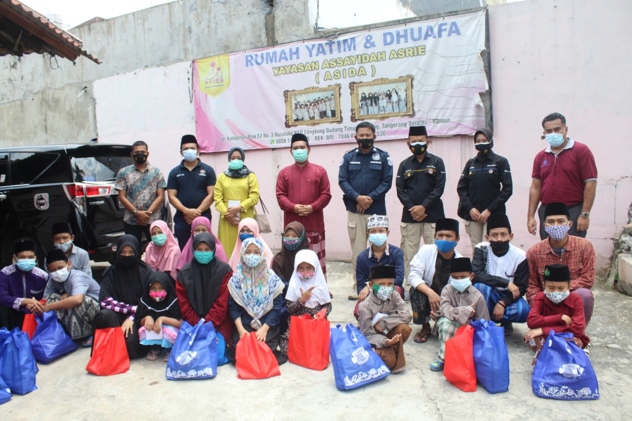 Polda Banten Bersama Komunitas PIC Salurkan Puluhan Paket Sembako dan Masker Kepada Anak-anak Yatim