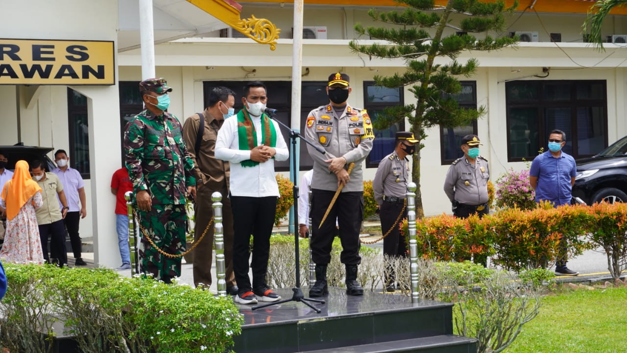 Kapolres Dan Bupati Pelalawan Pimpin Pelaksanaan Sidang di Tempat Operasi Penegakan Hukum