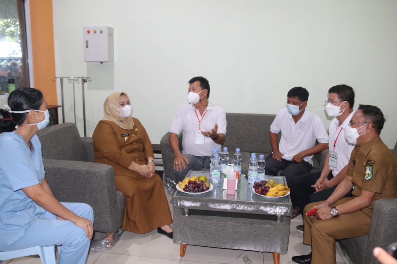 Bupati Bengkalis Kasmarni Tinjau Vaksinasi Massal Di Kecamatan Bengkalis