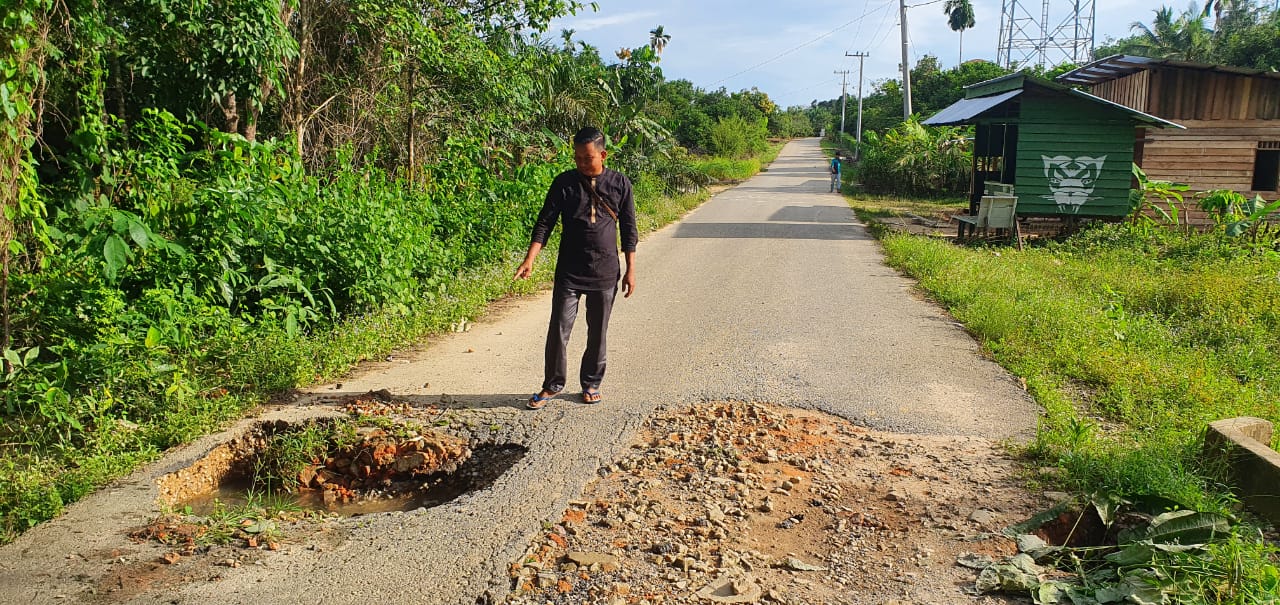 Kades Berharap Perbaikan Jalan Rusak Parah di Desa Lubuk Keranji Timur