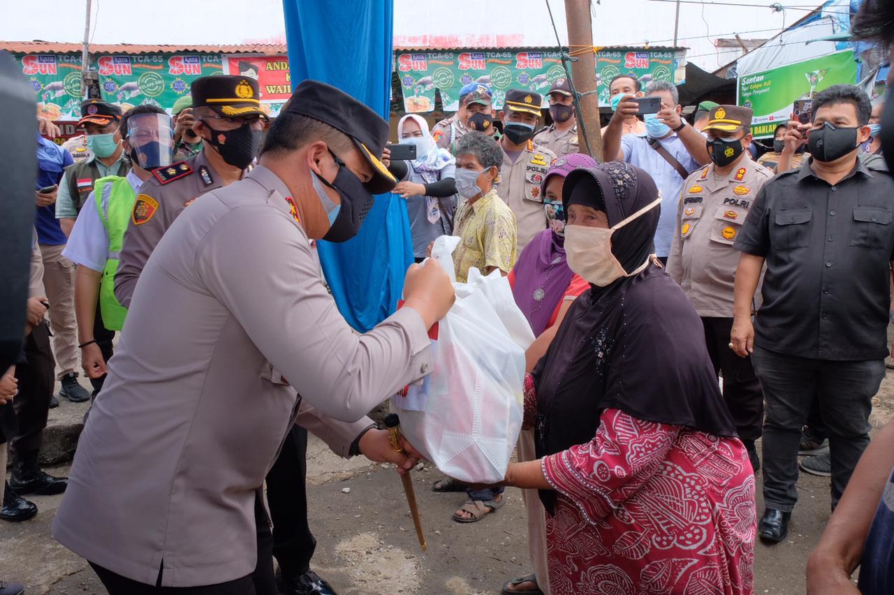 Tinjau Posko PPKM Pasar Cik Puan,Kapolda Riau Mengajak Semua Pihak Bangun Untuk Bersama Gerakkan Ekonomi