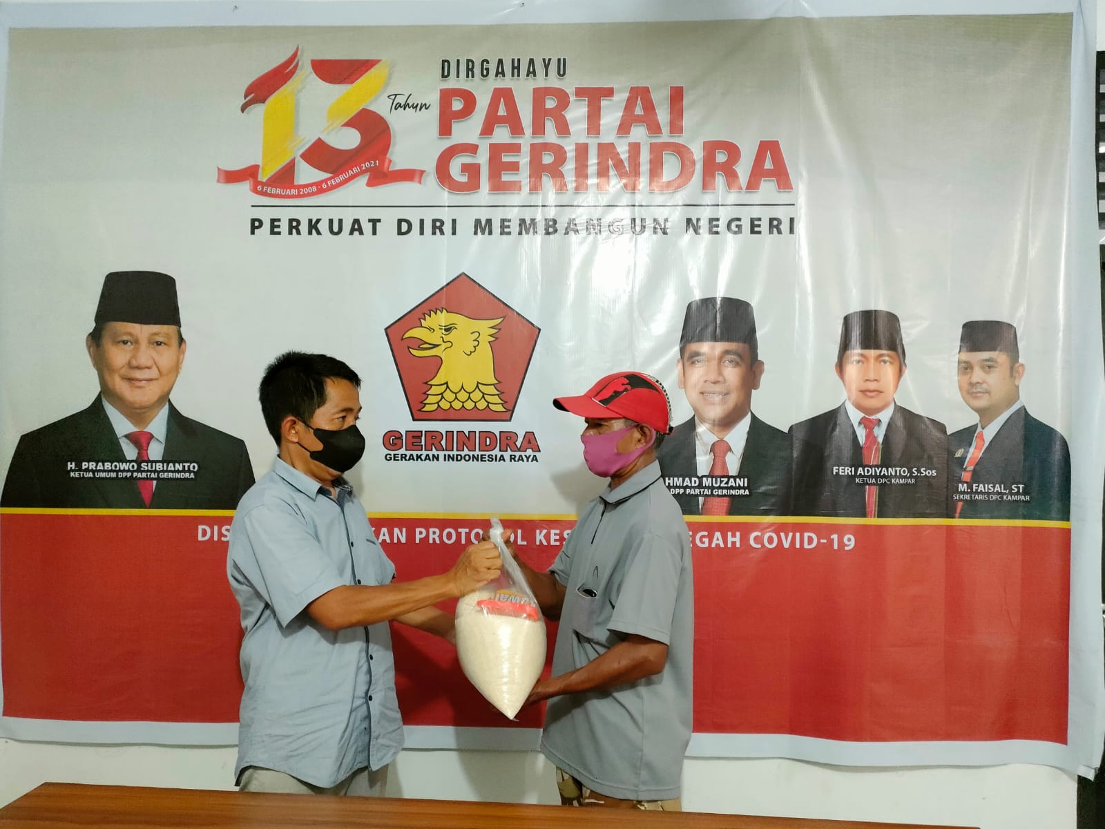 HUT RI ke-76, Gerindra Kampar Bagikan 1000 Paket Sembako