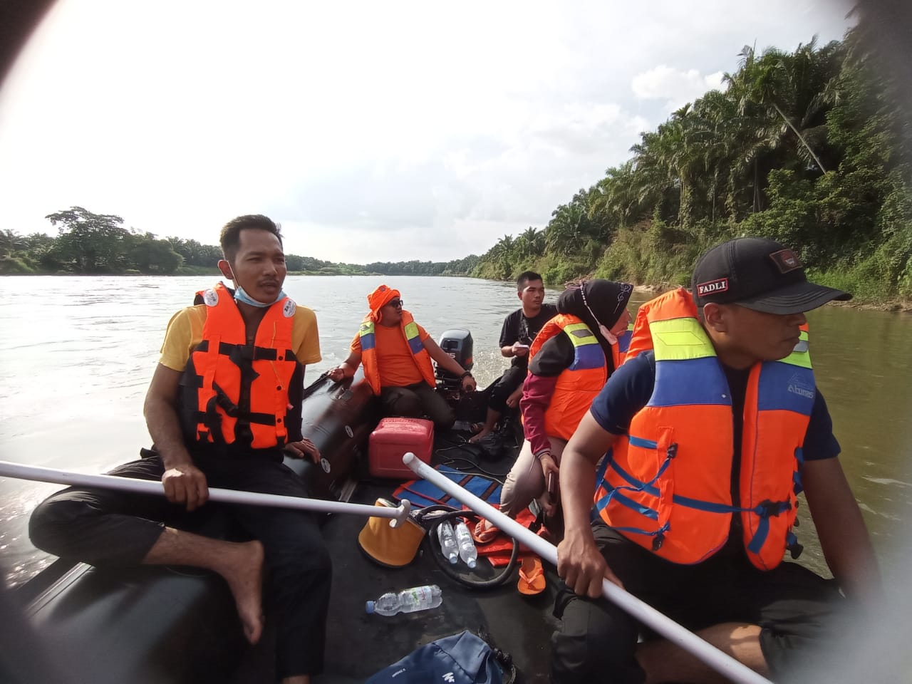 Tim Pusdalops-PB BPBD Kampar Sisiri Sungai Cari Bocah Tenggelam di Terantang