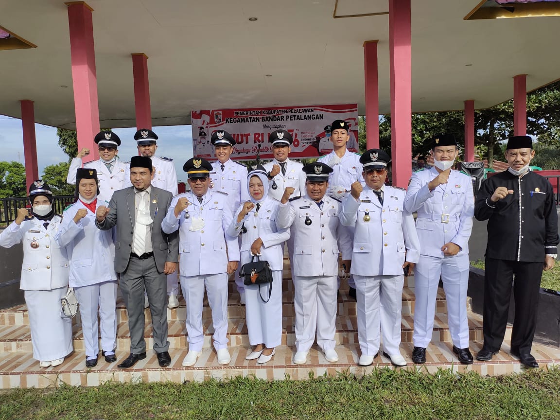 Upacara Bendera HUT RI Ke-76 Tingkat Kecamatan Bandar Petalangan