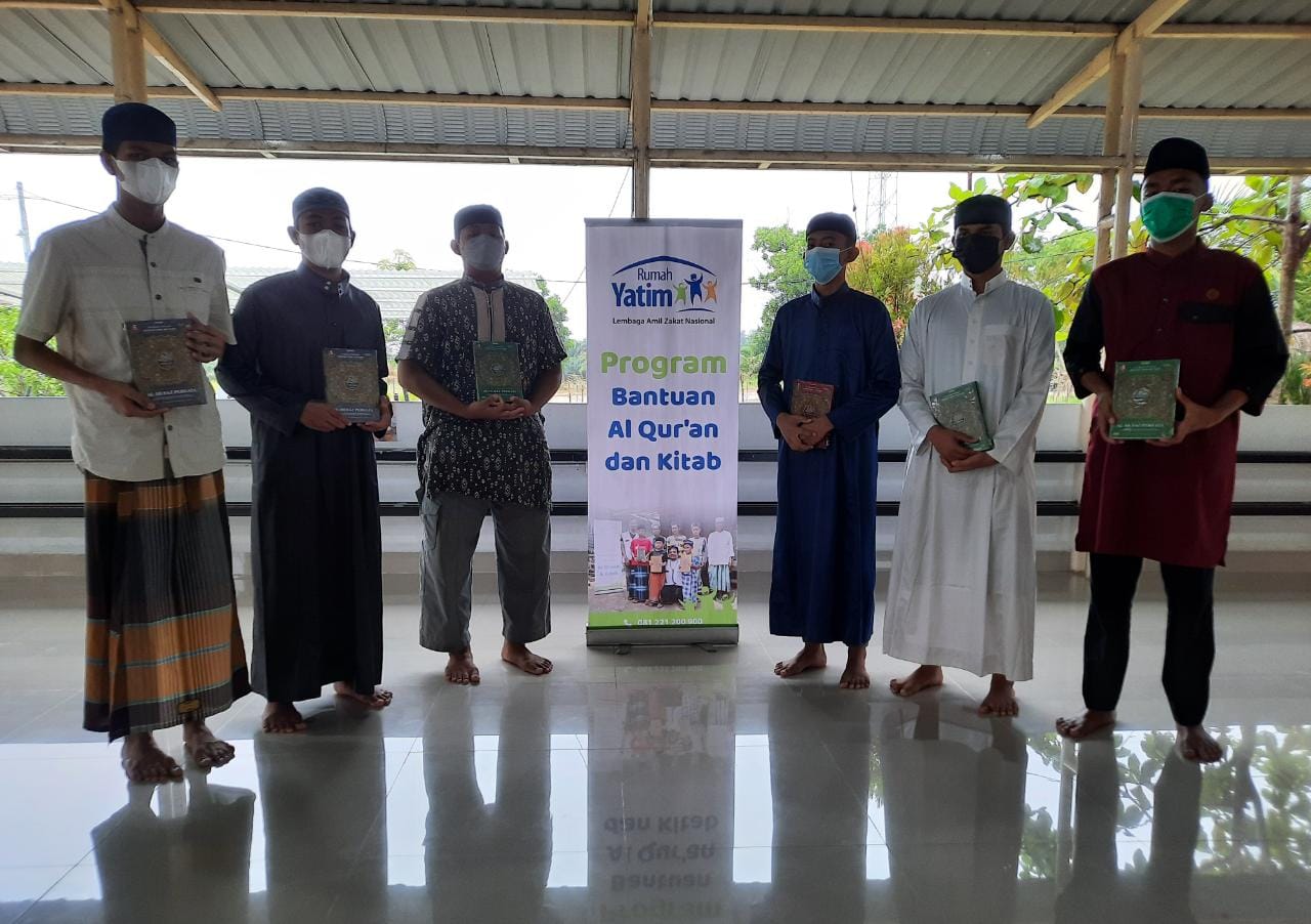 Ratusan Paket Al-Qur’an dan Kitab Disalurkan Rumah Yatim di Berbagai Ponpes di Pekanbaru dan Kampar Riau