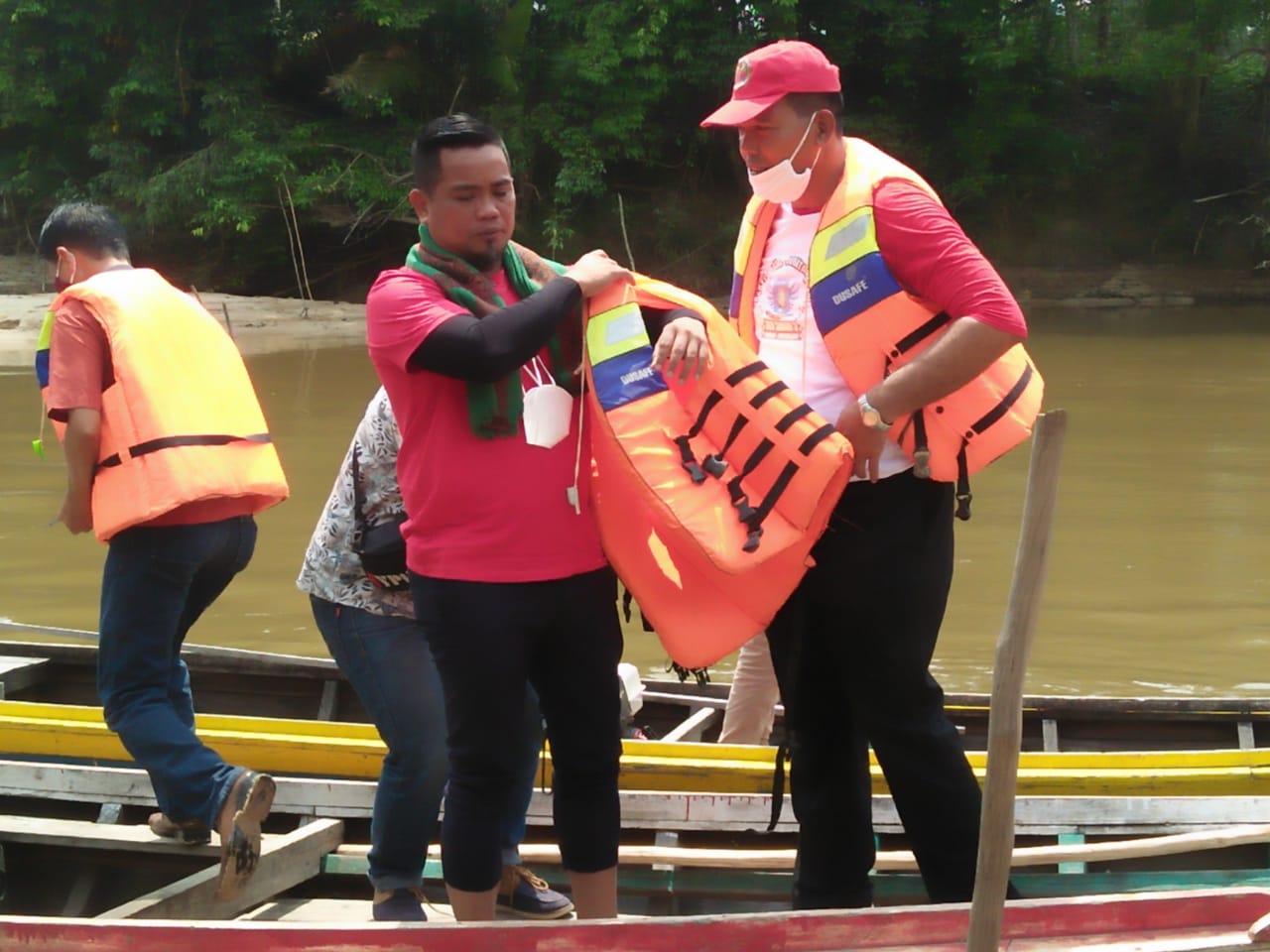 Bupati Pelalawan Tinjau Kondisi Sungai Teso Nilo Desa Lubuk Kembang Bunga Kecamatan Ukui