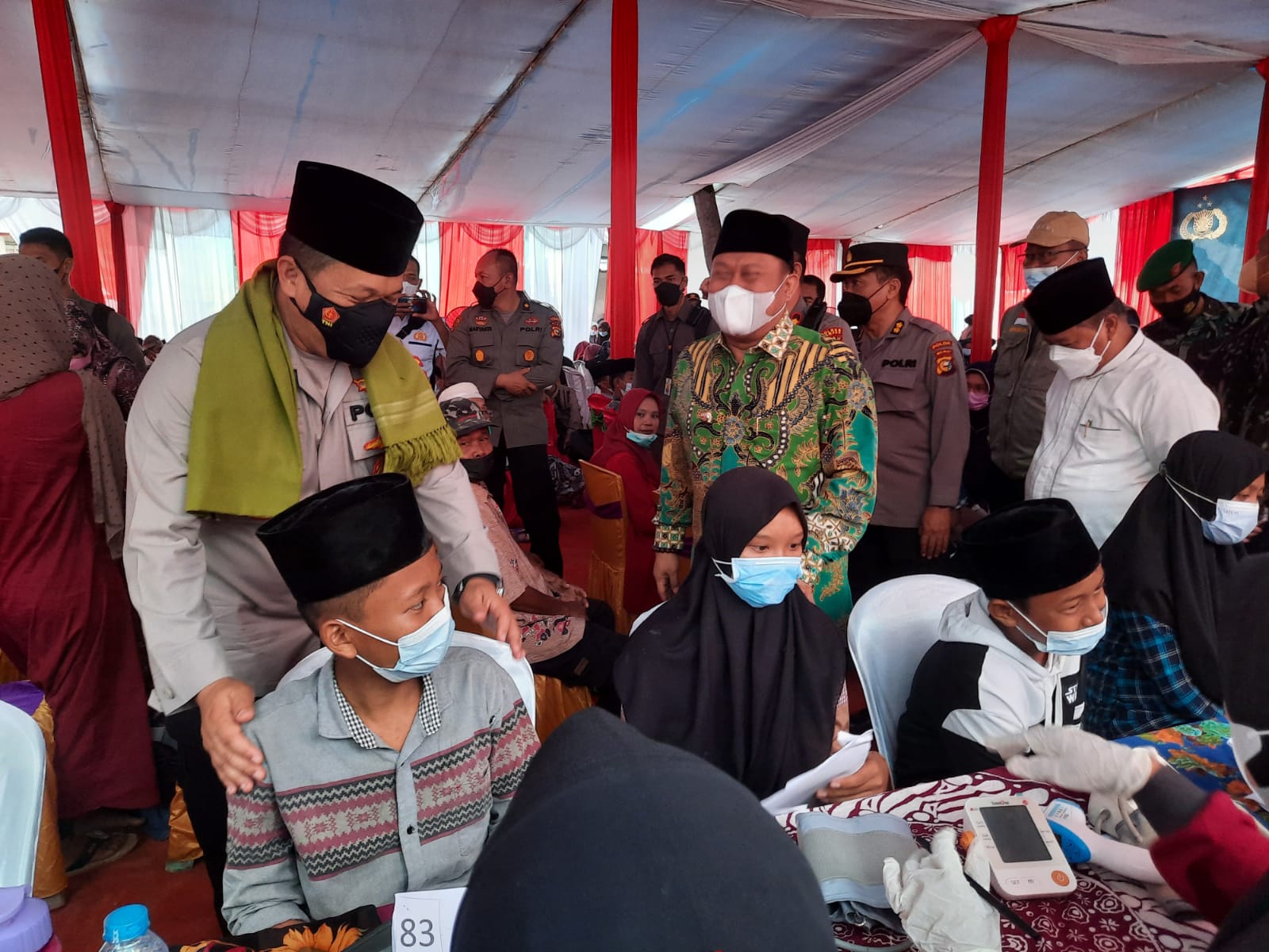 Kapolda Riau Peringati Hari Santri 2021 di Kampar Dengan Vaksinasi