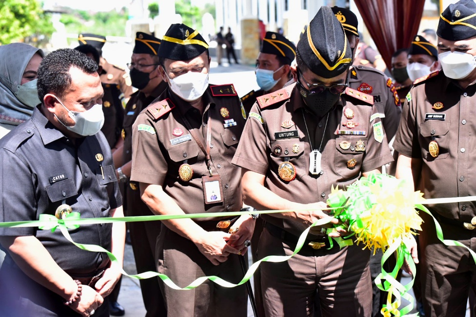 Didampingi Bupati Kampar, Wakil Jaksa Agung RI Resmikan Masjid Ar- Rahman