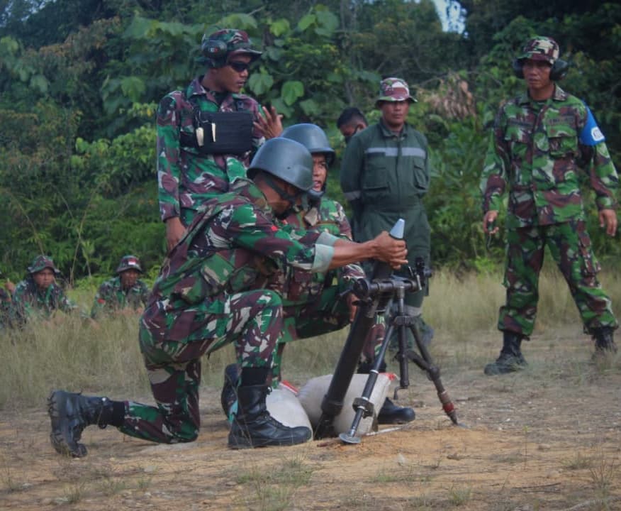 Asah Daya Tempur, Yonif 132/BS Tembakkan Senjata Kelompok Lintas Lengkung