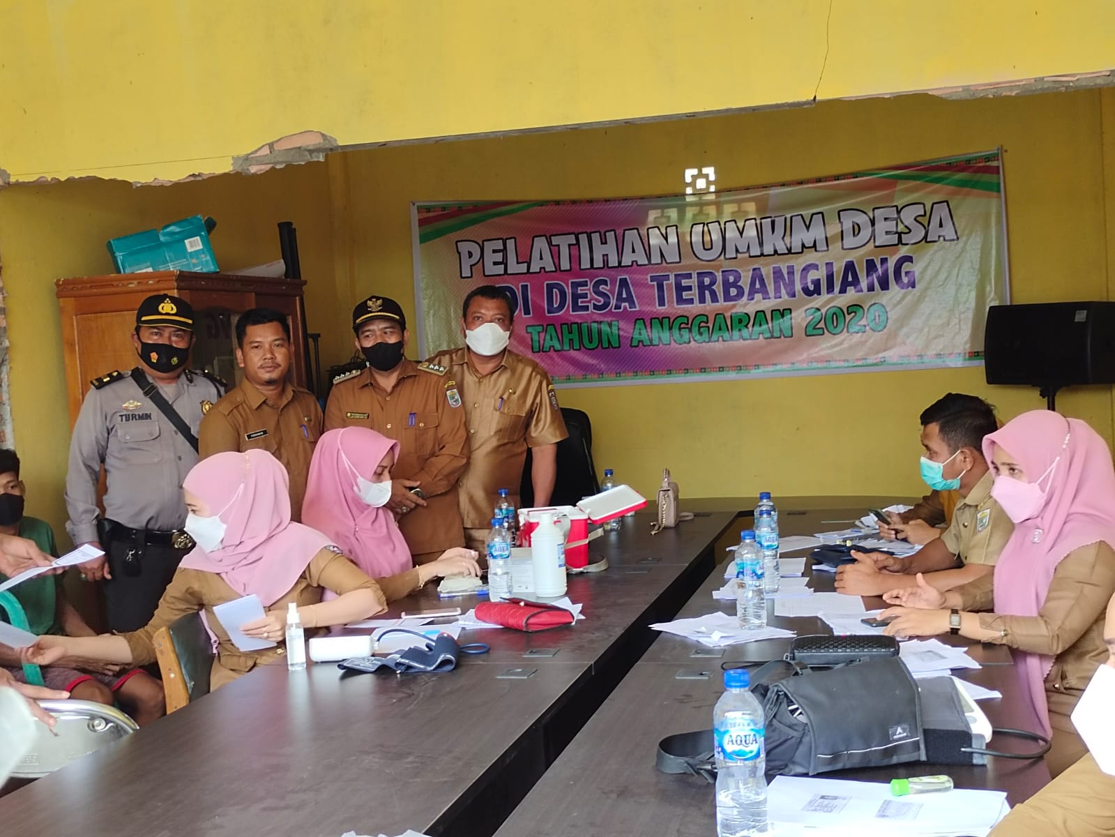 Camat Bandar Petalangan Tinjau Pelaksanaan Vaksinasi Massal Di Desa Terbangiang