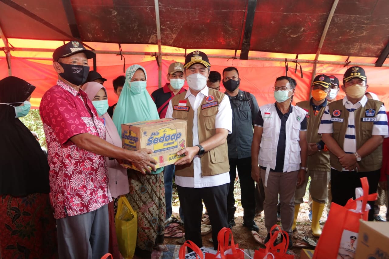 Gubernur Riau H.Syamsuar Lakukan Peninjauan Korban Banjir Yang Terjadi Di Kabupaten Rokan Hulu